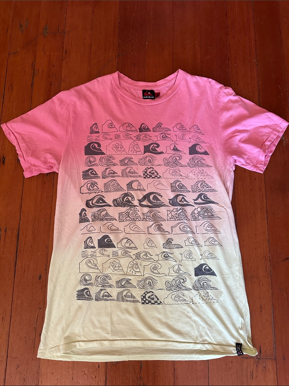 Vintage 90s Y2K Quiksilver Pink to Yellow Ombre Gradient Wave Logo Iteration Tee